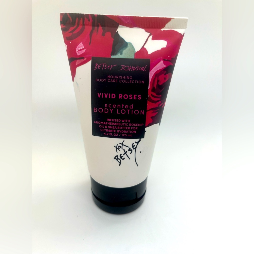 Betsey Johnson Vivid Roses Scented Body Lotion 125mL W/Shea Butter & Rosehip Oil